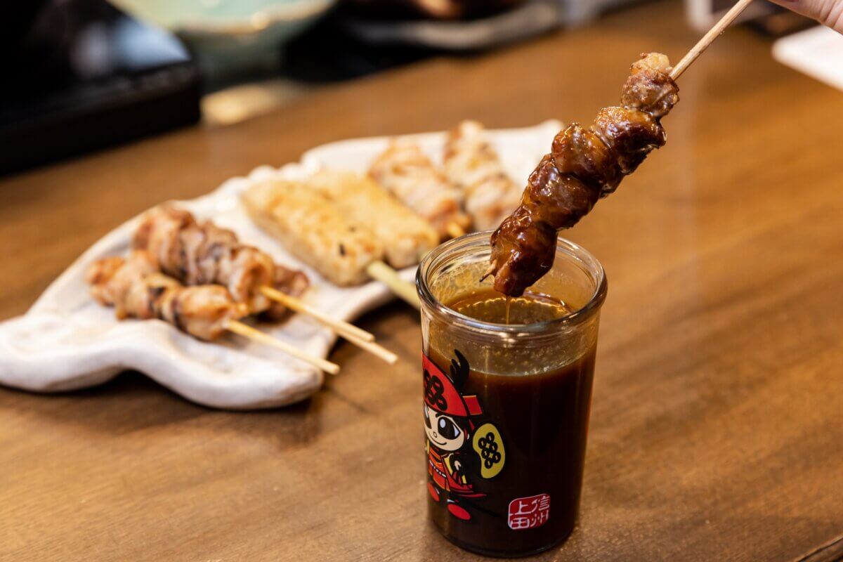 大人気★上田のご当地グルメ「美味だれ焼き鳥」を味わおう | 信州上田観光協会