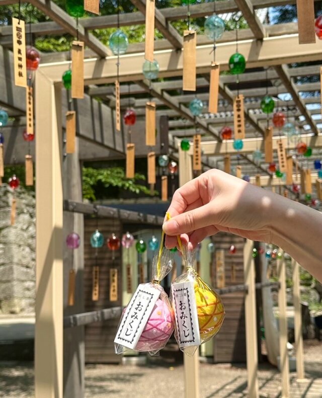 .
現在、#上田城跡公園 内にある #眞田神社 では、
#ヨーヨーおみくじ （夏詣みくじ）が引けます💡

桃色や黄色、水色など、涼しげな夏らしいお色です。

とっても可愛いです❣️

皆様のご来宮をお待ちしております🌟

#上田市 #長野県 #観光 #上田観光 #信州上田 #長野県上田市 #上田  #長野県観光 #長野のいいところ #日本体験 #日本写真 #visitjapanjp #japanphotography #访问日本
#日本摄影 #訪問日本 #日本攝影 #일본체험 #일본사진　 #うえだ映え #ヨーヨー #水風船
